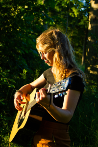 Nummers die anderen inspireren, dat wil Emma Dina bereiken met haar muziek