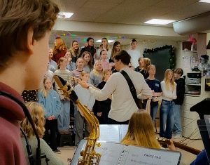 Gezamenlijke activiteiten voor mentale veerkracht: hoe muziek en beweging de jeugd verbindt  